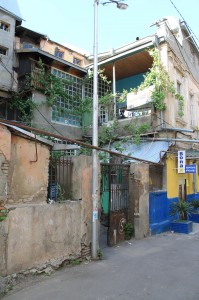 04_05_13_georgien_15_1 Aussenansicht WhyNot - Hostel in Tiflis