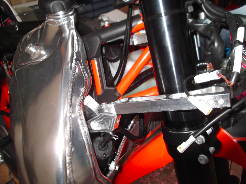 ktm_690_enduro_front_26_1